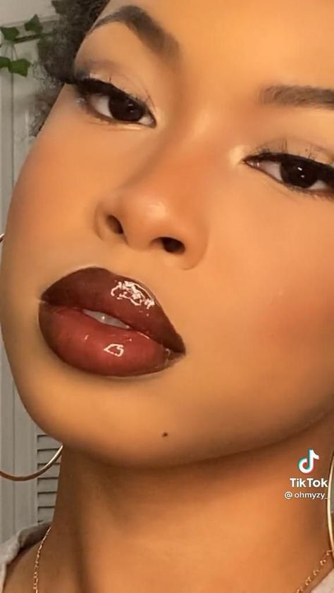 Pin by tiana on maquillage métisse [Video] in 2022 | Baddie makeup, Makeup tutorial, Natural makeup Glossy Lips Makeup, Creepy Makeup, Lip Combos, Makeup For Black Skin, Lip Makeup Tutorial, Brown Skin Makeup, Makeup Help, Face Makeup Tutorial, Face Makeup Tips