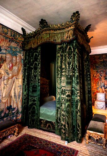 Hardwick Hall, Derbyshire, UK. Might be the only bed I've seen more dramatic than mine. Bedroom Playground, Gothic Canopy Bed, Gothic Bedrooms, Hearth Witch, Hardwick Hall, Poster Beds, Green Canopy, Gothic Bed, Canopy Bed Curtains