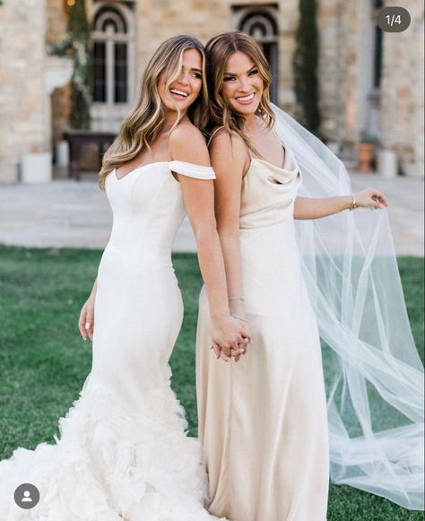 Jojo Fletcher Wedding, Sister Wedding Pictures, Laugh Till You Cry, Jojo Fletcher, Bridesmaid Pictures, Wedding Portrait Poses, Season Of Life, Bride Pictures, Wedding Picture Poses