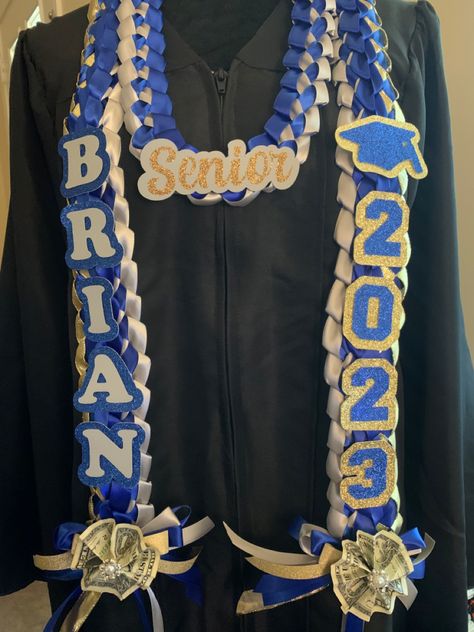 Senior Leis, Elementary Graduation Gifts, Making Leis, Ribbon Graduation, Grad Leis, Lei Ideas, Wedding Lei, Graduation Leis Diy, Texas Mums