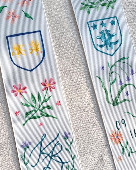 Commissioned hand-painted ribbon for the brides wedding bouquet featuring the couples family crests and florals 😍 #illustratedwedding #illustration #handpainted #bespoke #bespokewedding #weddingboquet #weddingflowers #bridalflowers #wedding #weddingstationery #bespokeweddingstationery #weddingdetails #bride #bridetobe #ribbon #luxury #luxurywedding #smallbusiness #weddingsupplier #weddingvenor #2025bride #20204bride #weddinginspo Bespoke Wedding Stationery, Family Crests, Wedding Bouquets Bride, Hand Painted Wedding, Wedding Bows, Bespoke Wedding, Wedding Bouquet, Luxury Wedding, Wedding Details