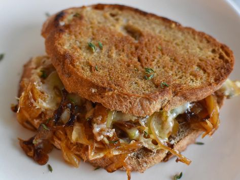 French Onion Grilled Cheese | Cooking Light French Onion Grilled Cheese, Week Of Healthy Meals, Onion Grilled Cheese, Grilled Cheese Recipe, Grilled Cheese Recipes, Healthy Sandwiches, Food Stamps, Sloppy Joe, Onion Recipes