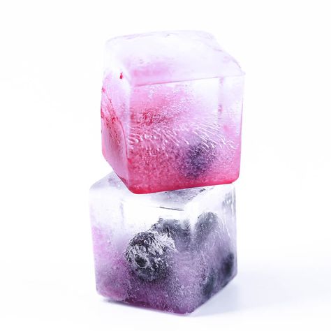 Berry Ice Cubes Berry Ice Cubes, Appetizers Healthy, Frozen Art, Strawberries Blueberries, Blueberry Recipes, Fitness Community, Frozen Strawberries, Fresh Strawberries, Food Appetizers