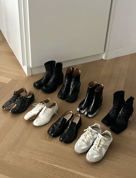 Black Margiela tabi shoes Margiela Tabi Sneakers Outfit, Margiela Tabi Outfit, Margiela Tabi Aesthetic, Maison Margiela Tabi Ballet Flats, Maison Margiela Tabi Flat, Maison Margiela Tabi Ballet, Maison Margiela Tabi Sandals, Smart Woman, Miu Miu Glasses