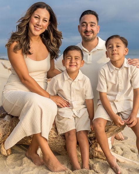 No forced poses here—just real moments. A mix of candid shots and natural portraits at sunset with this family at Secrets Bahia Mita Surf & Spa Resort in Punta de Mita, Mexico. We let the connection and the light do the work. @secretsbahiamita @dreamsbahiamita #familyphotos #familyphotoshoot #familyphotography #familyphotographer #secretsbahiamita #puntamitamexico #puntamita #puntademita Family Photoshoots, Spa Resort, Do The Work, Family Photoshoot, Resort Spa, Family Photographer, Family Photography, Family Photos, Surfing