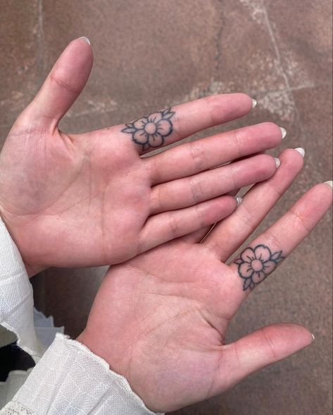 Moth Finger Tattoo, Flower Tattoo Finger, Flower Finger Tattoo, Flower Finger Tattoos, Toe Tattoos, Tattoos Inspo, Flying Tattoo, Kawaii Tattoo, Finger Tattoo