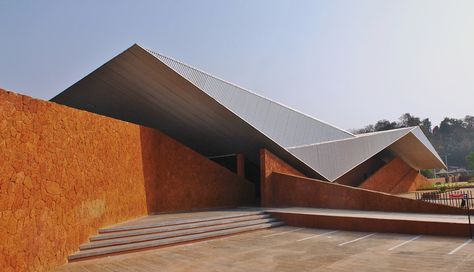 Valpoi Busstand and Community Hall / Rahul Deshpande and Associates Folding Architecture, Community Hall, Origami Architecture, Community Halls, Steel Roofing, Roof Architecture, Museum Architecture, Public Building, Architecture Exterior