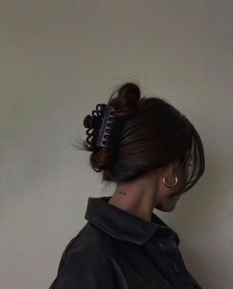 Photo Recreation, Clip Hairstyles, Wardrobe Tips, Outfits Chic, Nice Style, Chase Your Dreams, Passion Project, Instagram Photo Inspiration, Ideas For Instagram Photos