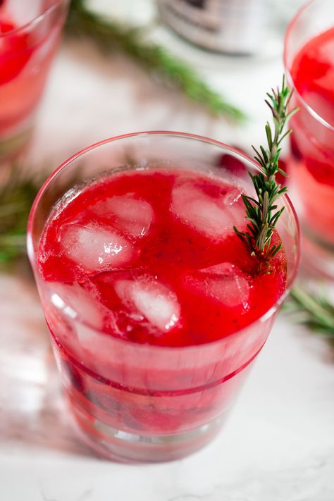 Cranberry Sauce Vodka Smash | greens & chocolate Cape Cod Drink, Vodka Smash, Cranberry Juice Benefits, Shake Drink, Best Christmas Appetizers, Festive Holiday Cocktails, Mom On Timeout, Leftover Cranberry Sauce, Cranberry Vodka