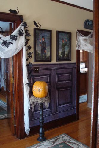 Disney's Haunted Mansion Decorations, Haunted Mansion House Decor, Disney Haunted Mansion Diy, Haunted Mansion Party Ideas, Halloween Theme House, Disney Haunted Mansion Decorations, Haunted Mansion Halloween Decor, Hunted Mansion, Haunted Mansion Decor