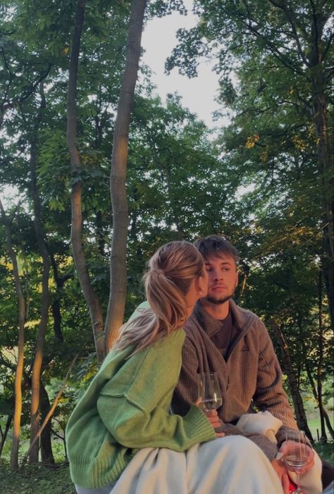 Couple Staycation Photo, Couples Weekend Aesthetic, Summer Cabin Trip Outfit, Couples Cabin Trip Aesthetic, Couple Cabin Aesthetic, Couples Trip Aesthetic, Cabin Couple Aesthetic, Cabin Photo Ideas, Cabin Couple Pictures