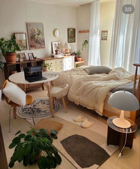 100 Sq Ft Room Ideas, Clean Studio Apartment, Studio Apartment Inspo Aesthetic, Midcentury Modern Studio Apartment, Studio Interior Design Apartment, Beds For Studio Apartments, Rustic Studio Apartment Ideas, Decor Tiny Apartment, Studio Flat Ideas