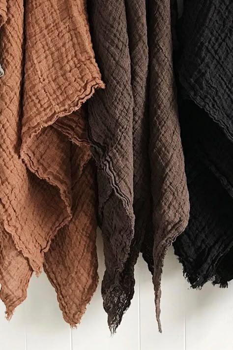 Wool Dyeing, Natural Dye Fabric, Custom Table Cloth, Fabric Dye, Natural Dyeing, Natural Pigments, Dye Fabric, Printing Fabric, Eco Printing