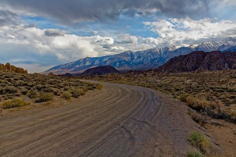 Alabama Hills in Lone Pine, California: What to See, Do, and Eat - Thrillist Lone Pine California, Alabama Hills, Lone Pine, Western Film, Yellow Sky, Neighborhood Guide, Film History, Travel Itinerary, Weekend Getaways