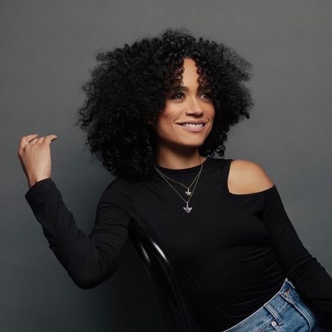 Lauren Ridloff, Celebrity Obsession, Fem Faceclaims, Non Binary People, American Sign Language, Love Sign, Marvel Actors, Love Signs, Attractive People