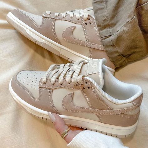 Trendy Shoes Sneakers, Nike Fashion Shoes, Preppy Shoes, All Nike Shoes, Cute Nike Shoes, Cute Sneakers, Hype Shoes, Cute Nikes, Aesthetic Shoes