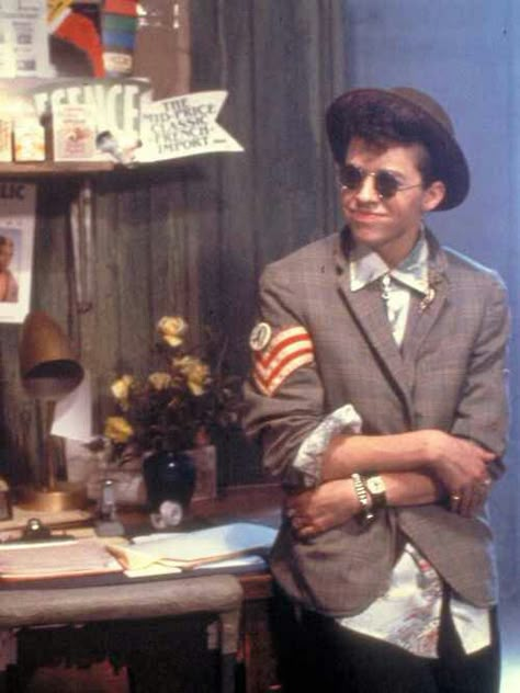 Duckie Dale from Pretty in Pink (1986) wearing his signature outfit John Cryer, Duckie Dale, John Hughes Films, Outfit 80s, 80’s Aesthetic, John Hughes Movies, Jon Cryer, Pink Movies, Brat Pack