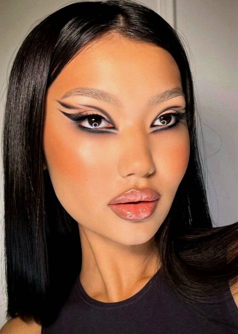 Editorial Eye Makeup Looks, Feline Makeup Look, Extra Makeup Ideas, Lunar New Year Makeup, Maximalist Makeup, Runway Makeup Looks, Unconventional Makeup, X Makeup, Work Makeup