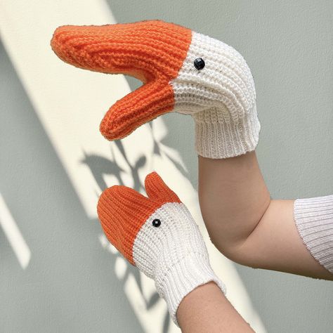 Crochet Animal Mittens, Finger Knit Scarf Easy, Fun Knitting Patterns, Crochet Practical Ideas, Knitted Christmas Gifts, Fun Knitting Projects, Best Crochet Gifts, Unique Crochet Projects, Knitting Gift Ideas