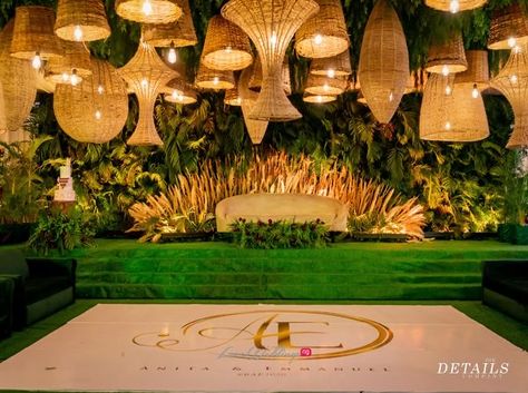 Anita Adetoye, Nigerian Wedding Decor, Diy Stage, African Wedding Theme, Moroccan Tent, Igbo Traditional Wedding, Modern Bridal Dress, Bride Groom Table, Nigerian Traditional Wedding