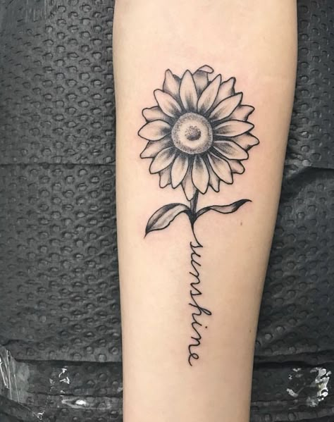 Girls With Sleeve Tattoos, Tattoo Trend, Sunflower Tattoos, Sunflower Tattoo Design, Tattoo Designs And Meanings, Sunflower Tattoo, Tattoos For Daughters, Friend Tattoos, Tattoo Trends