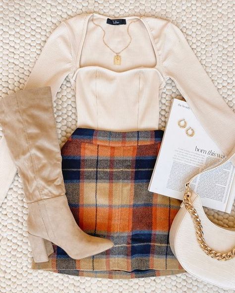 Caramel Leather Skirt Outfit, Fall Brunch Aesthetic, Womens Fall 2024 Fashion, Apple Festival Outfit, Fall Brunch Outfit Ideas, Winter Skirt Ideas, Cute Short Skirt Outfits, Fall Brunch Outfit Classy, Cute Warm Fall Outfits