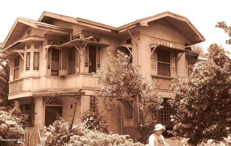 An Ancestral House in Negros Occ. Old House In Philippines, Noli Me Tangere Aesthetic, Baguio House, Philippine Homes, Ancient Filipino, Philippine House, Colonial Philippines, Ancestral House, Vintage Philippines