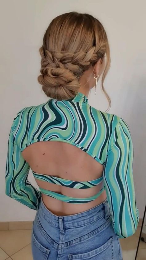 Easy Prom Bun Hairstyles, Easy Hair Ideas For Wedding Guest, Wedding Guest Up Hairstyles, Simple Hairstyle For Wedding Party, Easy Fancy Bun Hairstyles, Easy Hairstyles For A Party, Easy Hair Styles For Wedding Guest, Prom Hairstyles Bun Tutorials, Simple Hair Do For Wedding Guest