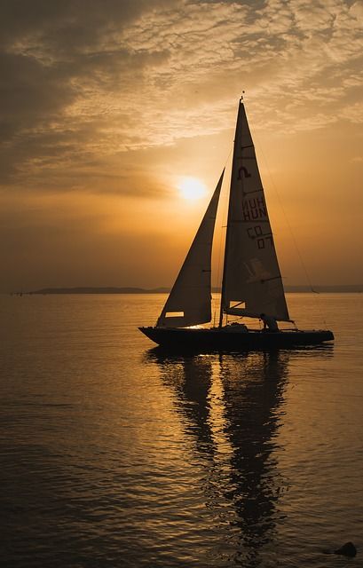 Sailboat Images, Gods Masterpiece, Sailboat Photography, Boat Sunset, Luxury Sailing Yachts, Navi A Vela, Sailboat Painting, Best Boats, Boat Art