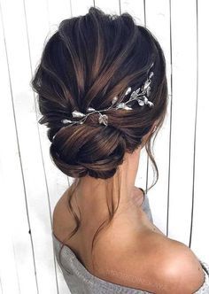 Gorgeous Wedding Hairstyles For The Elegant Bride 1 - I Take You | Wedding Readings | Wedding Ideas | Wedding Dresses | Wedding Theme Military Hairstyles, Women Locs, Sanggul Modern, Casual Updo, 40s Hairstyles, 2020 Hairstyles, Bride Updo, Bridal Hair Updo, Elegant Wedding Hair