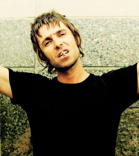 Liam Gallagher 90s Punk Hair, White Guy Haircuts, Punk 90s, Short Shaggy Haircuts, Mod Hair, Spiky Hair, Liam Gallagher, Punk Hair, Edgy Hair