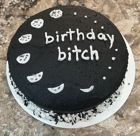 birthday cake moon phases astrological alternative cake aesthetic Marauders Cake Ideas, Moon Phases Cake, Astrology Birthday Party Ideas, Astrology Birthday Cake, Moon Cake Aesthetic, Celestial Masquerade, Spiritual Cake, Witchy Birthday Cake, Alternative Birthday Cake