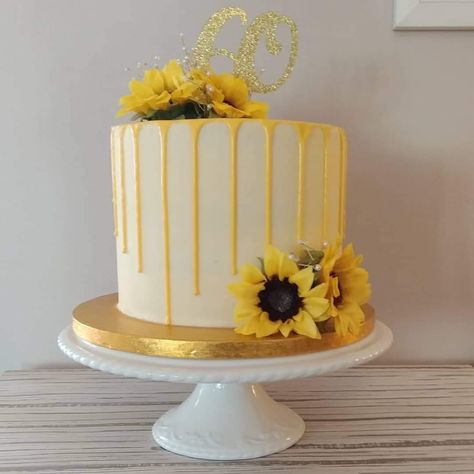 Sunflower Cake Birthday, Sunflower Cake Design, Cake 60th Birthday, Yellow Flower Cake, Flower Cake Ideas, Birthday Cake Yellow, Fancy Pastries, Sunflower Birthday Cakes, Sunflower Birthday Parties