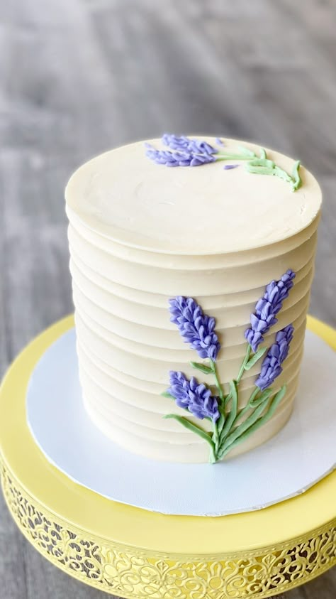 Purple And Yellow Cake, Lavender Cake Design, Lavender Birthday Cake, Lavender Cakes, Butter Cream Flower Cake, Lavender Buttercream, Purple Birthday Cake, Sunshine And Flowers, Lavender Wedding Cake