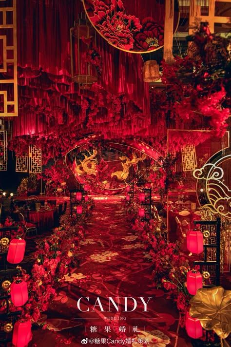 Chinese Wedding Backdrop, Eclectic Decor Wedding, Red Chinese Wedding, Chinese Wedding Decor, Debut Ideas, Red Wedding Theme, Red Rose Wedding, Luxury Wedding Decor, Wedding Backdrop Design