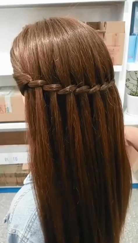 Awesome Straight Hairstyles For Women – loyafashion -  An example of straight hair styles, daily simple and easy to learn hairdressing hairstyles, can be completed in a few simple steps. Straight Hair Styles, Hair Style Vedio, Hair Upstyles, Long Hair Tutorial, Hair Braid Videos, Front Hair Styles, Hair Tutorials For Medium Hair, Short Hair Tutorial, Peinados Fáciles Para Cabello Corto