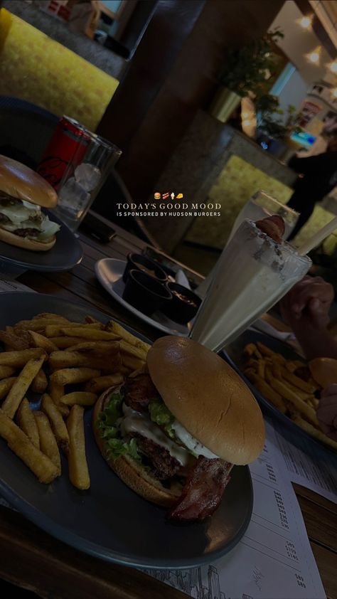 Fast Food Instagram Story, Insta Captions For Restaurant Pics, Hamburger Story Instagram, Mexican Food Instagram Story, Food Photography Instagram Story, Captions For Restaurant Pics, Lunch Ig Story, Restaurant Captions Instagram, Restaurant Story Ideas