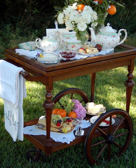 I need one of these lovely tea carts. Afternoon tea in the garden......looks very inviting Tea Carts, Tea Trolley, Decoration Shabby, Tea Cart, Afternoon Tea Parties, Beautiful Tea, Tea Party Garden, English Tea, My Cup Of Tea