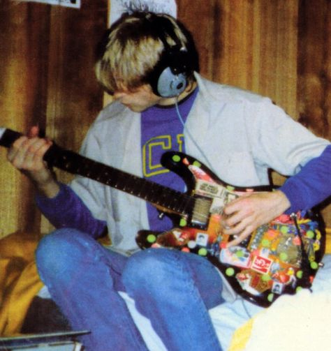 Kurt playing guitar...He was really young... Kurt Cobain Playing Guitar, Amen Break, Curco Vein, Kurt Cobain Photos, Nirvana Kurt Cobain, Nirvana Kurt, I'm With The Band, Movie Soundtracks, Music Aesthetic