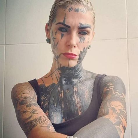 Tattooed Lady, Eyeball Tattoo, Face Tattoos For Women, Dragon Tattoo Back Piece, Weird People, Dragon Sleeve Tattoos, Japanese Dragon Tattoos, Tattoed Women, Body Suit Tattoo