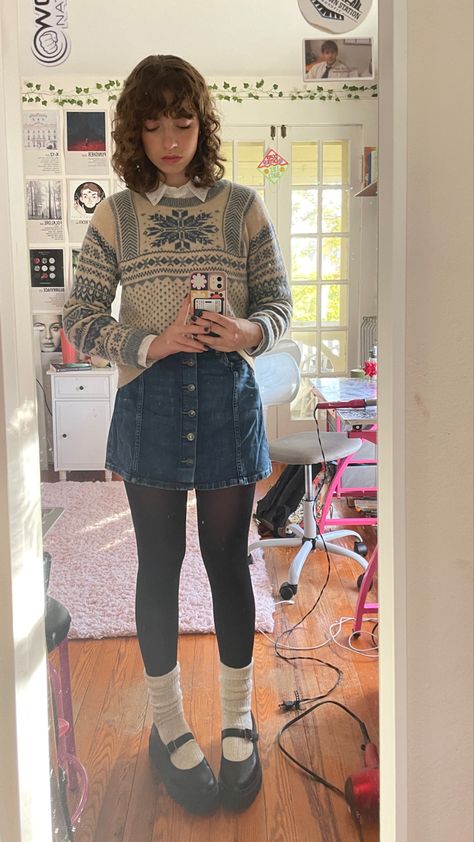 Granny Chic Aesthetic, 2013 Fashion Tumblr, Christmas Outfit Inspo Aesthetic, Indie Twee Style, Twee Clothing, Twee Fashion Aesthetic, Mary Janes With Leg Warmers, Twee Clothes, Twee Outfits Fall