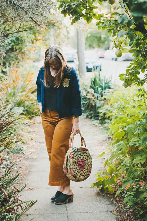 Everlane Wide Leg Crop Utility Pant Golden Brown by Conscious by Chloé Black Clogs Outfit, Mustard Pants, Clogs Outfit, Pumpkin Spice Lattes, Winter Mood, Black Clogs, Fall Outfit Ideas, Fall Capsule Wardrobe, Sustainable Style