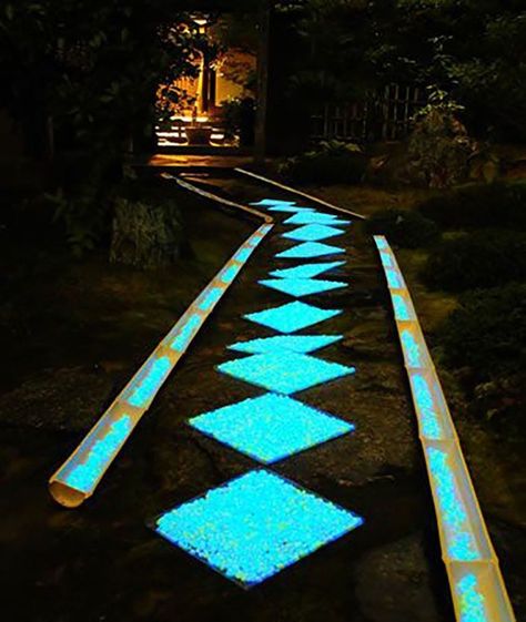 Glow-in-the-Dark Pebbles Are the Prettiest Way to Light Your Walkway - Garden / Yard - House Exterior Patio Goals, Glow Rock, Gravel Landscaping, Glow Stones, Stone Walkway, Garden Walkway, Edging Ideas, Tanked Aquariums, Solar Powered Lights