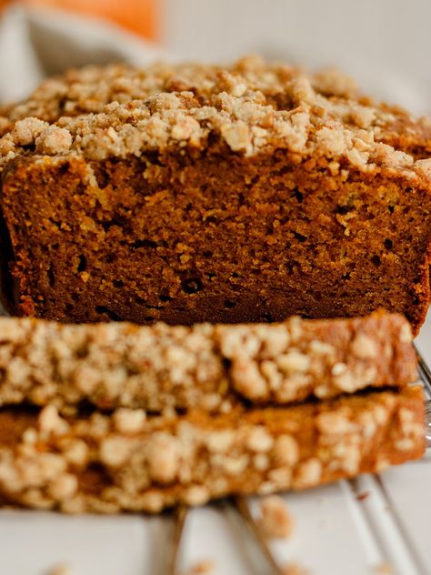 Pumpkin Chai Bread Recipe, Chai Spiced Pumpkin Loaf, Chai Spice Pumpkin Bread, Quick Apple Bread Easy Recipes, Pumpkin Chai Loaf, Chai Pumpkin Bread, Pumpkin Chai Muffins, Pumpkin Chai Bread, Chai Bread Recipe