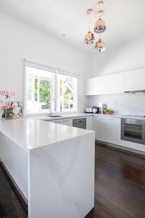 The U-Shaped kitchen layout is perfect for homeowners lacking space or looking to optimize their existing kitchen design. With three walls of cabinets and counter tops, the U-shaped design provides plenty of space and functionality. It also provides an efficient kitchen work triangle for cooking connoisseurs. Visit our latest blog to learn more about how to optimize a U-shaped kitchen design. Celebrity Kitchens, U Shaped Kitchen, White Kitchen Design, Kitchen Benches, Kitchen Farmhouse, White Modern Kitchen, Simple Kitchen, Kitchen Inspiration Design, Kitchen Inspo