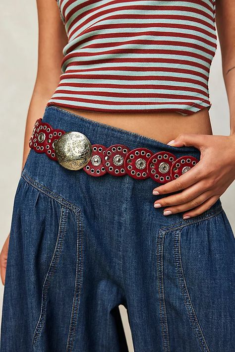 Coin Belt Outfit, Cool Belt Outfit, Boho Belt Outfit, Circle Belt Outfit, Statement Belt Outfit, Styling Belts, Red Belt Outfit, Big Belt Outfit, Funky Belts