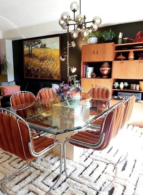 Dining Room Inspiration Maximalist, Dining Table Funky, Rock And Roll Dining Room, Punk Dining Room, 70s Dining Room Table, Mcm Dining Table And Chairs, Retro Dinner Table, Mcm Maximalist Living Room, Mcm Dining Room Ideas