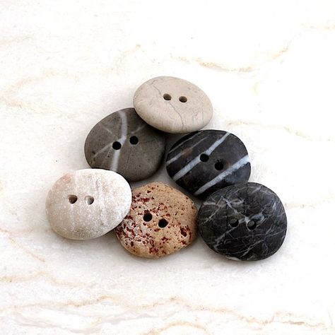 Stone Buttons, Diy Buttons, Stone Crafts, Beach Stones, How To Make Buttons, Button Art, Button Crafts, Rock Crafts, Gifts For Everyone