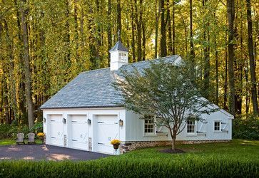 House Plans Colonial, Carriage House Garage, Farmhouse Garage, Colonial Farmhouse, Garage Exterior, Barn Garage, Garage Door Design, Garage Apartments, Barns Sheds