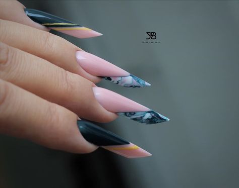 Russian Almond Nails Designs, Russian Almond Nails, Russian Nails, Detailed Nails, Artistic Nails, Baby Boomers Nails, Russian Manicure, Edge Nails, Almond Nails Designs